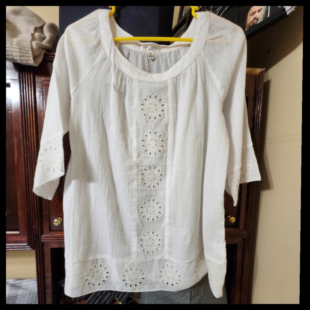 John Paul Richard White Pointelle Eyelet Blouse  Size Medium Petite